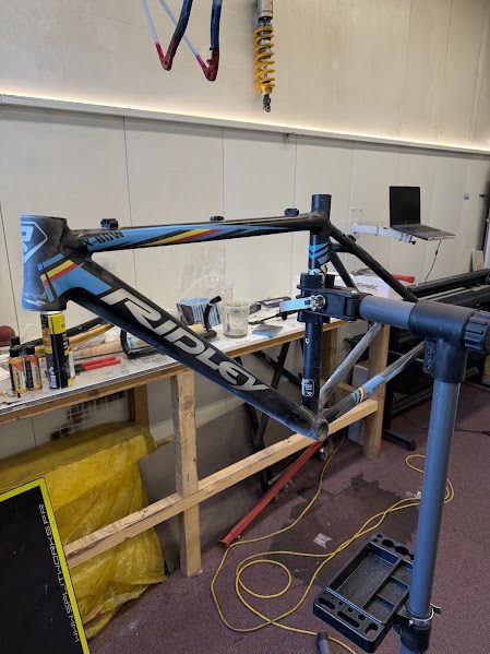 Ridley X-Bow avant : cadre d'origine sur pied d'atelier